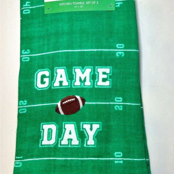 Set of 2 Game Day Kitchen Towels Green Football Field with Yard Lines NFL - Picture 7 of 7